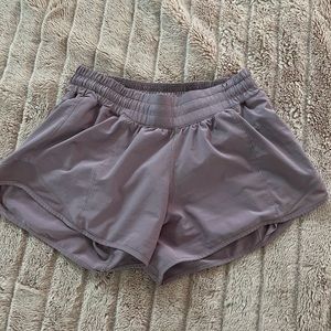 Lululemon Hotty Hot Shorts Lilac Quartz Light Purple Workout Run 4”
